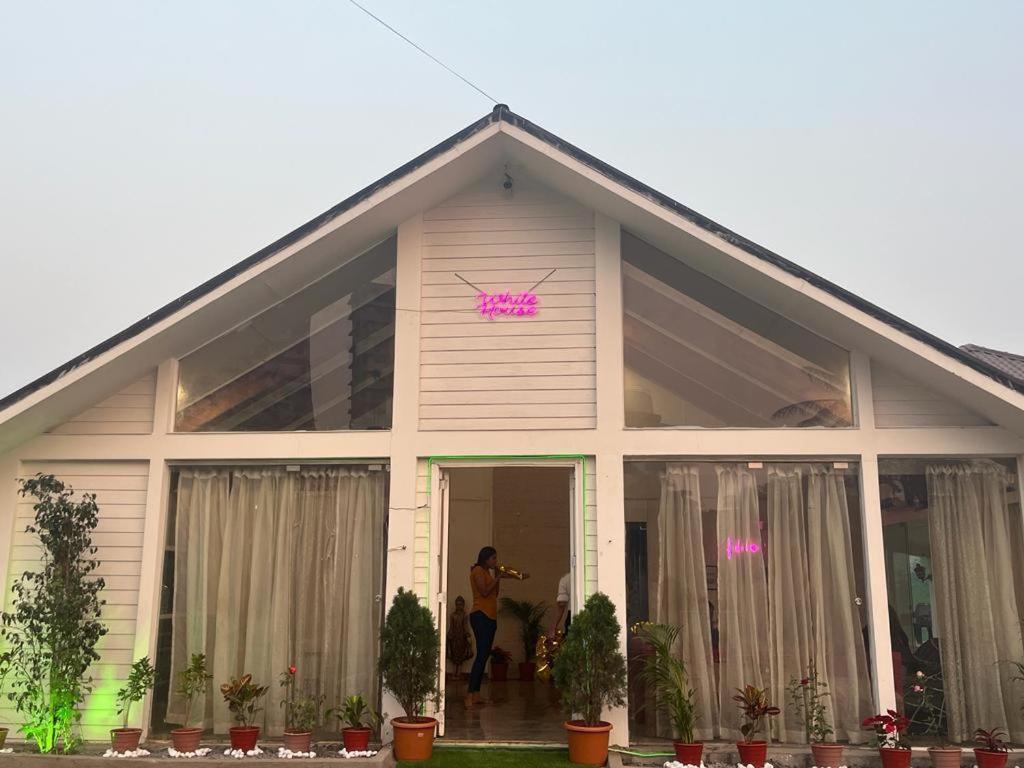 White House Goregaon - Mumbai — Photos 1